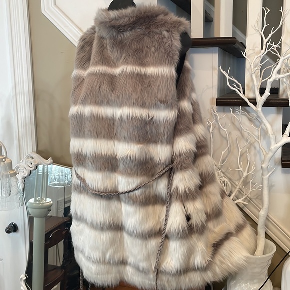 IFYKYK Forever 21 Does Amazing Faux Fur. SOFT, STRIPED & Stunning!!! - Picture 8 of 14
